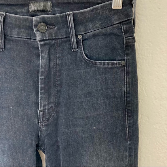 MOTHER High Waisted Looker Ankle Fray in Blackbird, Size 24 - Picture 3 of 9